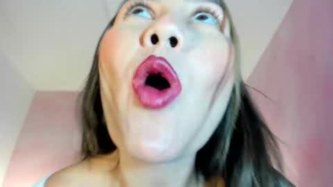 avawhiite online show from March 18, 6:33 pm