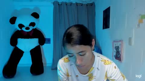 Snapshot of ave_fenix69 chatting on December 4, 2:53 am Valery -- online show from December 4, 2:53 am