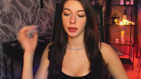 Avie online show from October 28, 7:27 pm