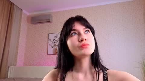 avelorialove online show from February 1, 10:25 am