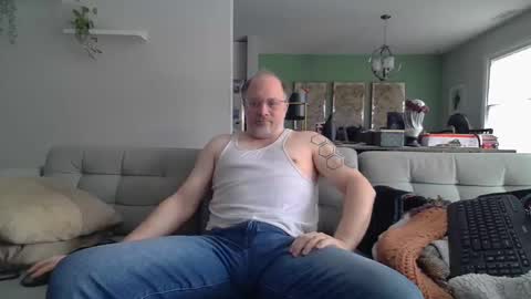 Snapshot of averagegreg chatting on February 3, 2:44 pm Greg online show from February 3, 2:44 pm