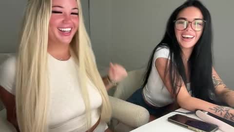 Snapshot of averybabyyx chatting on March 29, 8:03 am ur gf online show from March 29, 8:03 am