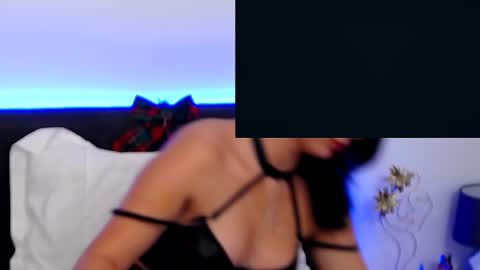 Snapshot of averywillow chatting on December 31, 10:23 pm AveryWillow online show from December 31, 10:23 pm