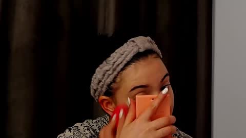 Snapshot of averywillow chatting on January 2, 1:30 pm AveryWillow online show from January 2, 1:30 pm