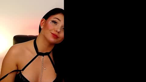 Snapshot of averywillow chatting on January 2, 4:35 pm AveryWillow online show from January 2, 4:35 pm