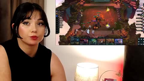 Snapshot of averywillow chatting on January 15, 10:57 pm AveryWillow online show from January 15, 10:57 pm