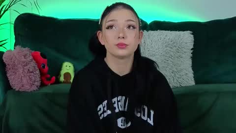 Snapshot of averywillow chatting on September 25, 5:11 am AveryWillow online show from September 25, 5:11 am