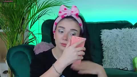 Snapshot of averywillow chatting on October 10, 2:10 am AveryWillow online show from October 10, 2:10 am