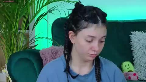 Snapshot of averywillow chatting on October 21, 2:56 am AveryWillow online show from October 21, 2:56 am