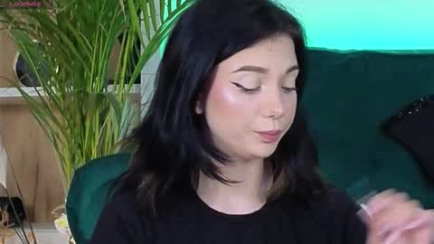 Snapshot of averywillow chatting on November 2, 7:55 am AveryWillow online show from November 2, 7:55 am