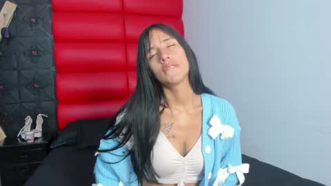 avi_thomsonn online show from February 27, 2:55 am