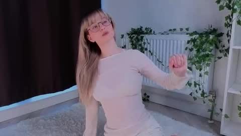 Snapshot of aviaveavi chatting on March 24, 2:22 pm aviaveavi online show from March 24, 2:22 pm