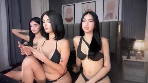 Snapshot of avimiller chatting on October 8, 1:47 am avimiller online show from October 8, 1:47 am