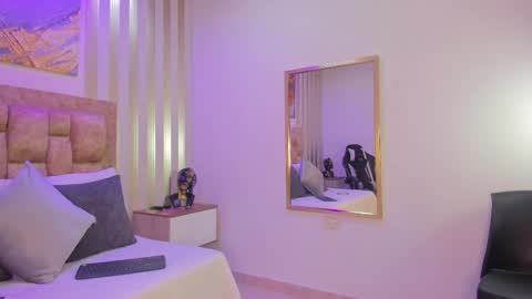 AVIS  online show from September 20, 7:04 pm