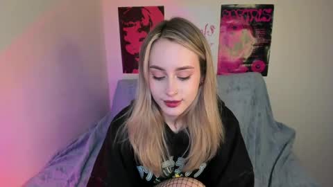 Snapshot of aviva_faith chatting on April 16, 9:39 pm Aviva online show from April 16, 9:39 pm