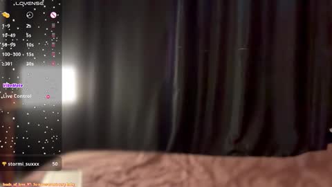 avril_pearly_ online show from March 7, 1:08 pm