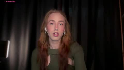 avril_pearly_ online show from May 13, 10:56 am