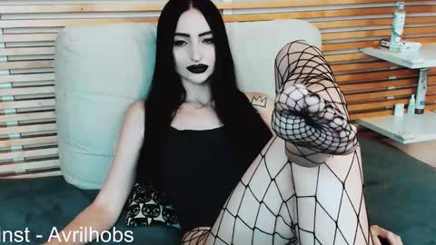 Snapshot of avrilhobs chatting on November 7, 6:24 am Avril online show from November 7, 6:24 am