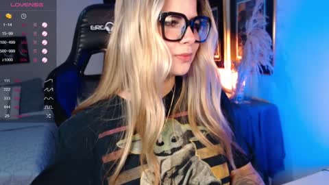 Avrill Morgan online show from December 9, 4:58 pm