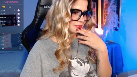 Avrill Morgan online show from December 20, 10:00 pm