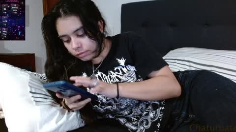 Snapshot of avrilthompson_ chatting on December 5, 12:30 am Avril Thompson online show from December 5, 12:30 am