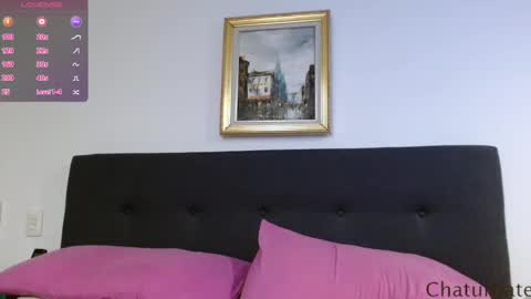 Snapshot of avrilthompson_ chatting on February 12, 11:41 pm Avril Thompson online show from February 12, 11:41 pm