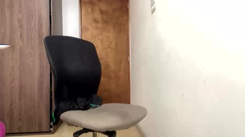 AndrewXxl independent online show from December 2, 3:40 pm