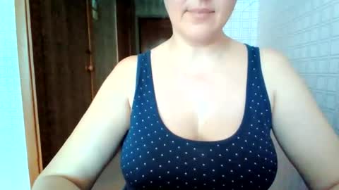 awesomeladyy online show from May 16, 1:43 pm