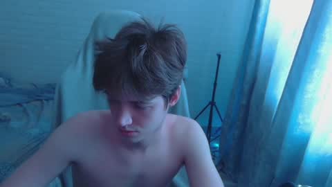 axel_0ne online show from May 7, 5:35 am