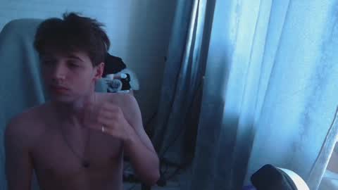 axel_0ne online show from May 23, 7:24 am