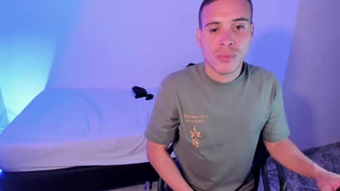 axel__fierro online show from April 21, 8:34 pm