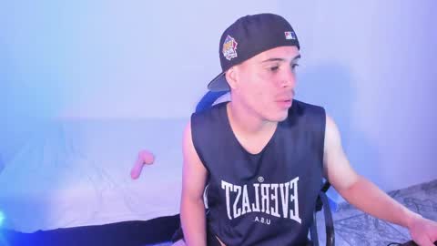axel__fierro online show from April 25, 8:39 pm
