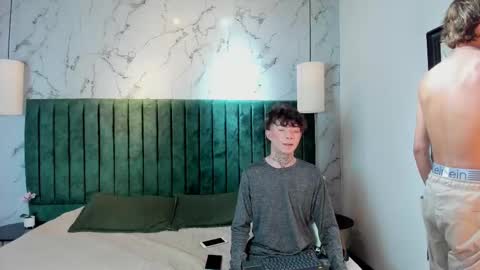 Snapshot of axel_and_jacob chatting on October 25, 7:30 pm axel_and_jacob online show from October 25, 7:30 pm
