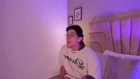 Yooung King  online show from February 11, 11:04 am