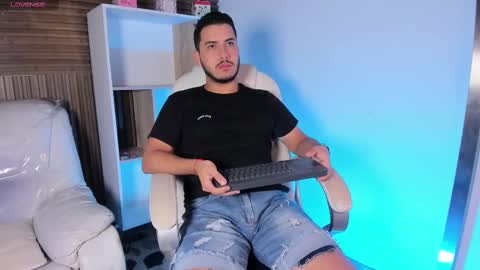 axel_grey_ online show from October 8, 12:14 pm