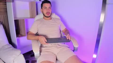 axel_grey_ online show from October 13, 12:49 pm