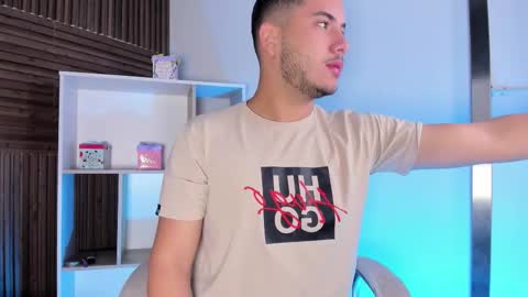 axel_grey_ online show from October 23, 12:15 pm