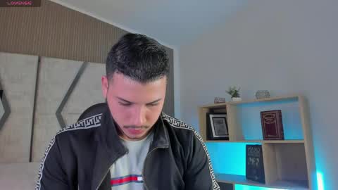 axel_grey_ online show from April 30, 12:22 pm