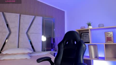 axel_grey_ online show from May 2, 12:43 pm