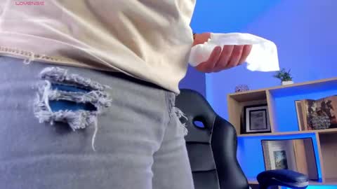 axel_grey_ online show from May 3, 12:55 pm