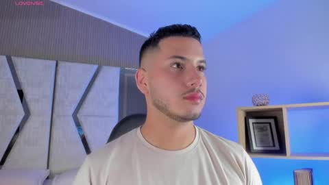 Snapshot of axel_grey_ chatting on May 27, 12:24 pm axel_grey_ online show from May 27, 12:24 pm