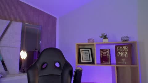Snapshot of axel_grey_ chatting on June 1, 12:40 pm axel_grey_ online show from June 1, 12:40 pm
