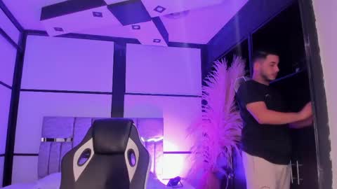 Snapshot of axel_grey_ chatting on June 7, 5:22 am axel_grey_ online show from June 7, 5:22 am