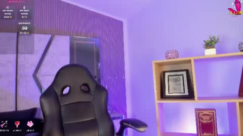 Snapshot of axel_grey_ chatting on June 9, 12:50 pm axel_grey_ online show from June 9, 12:50 pm