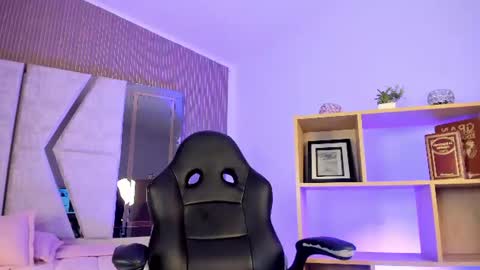 Snapshot of axel_grey_ chatting on June 19, 12:53 pm axel_grey_ online show from June 19, 12:53 pm