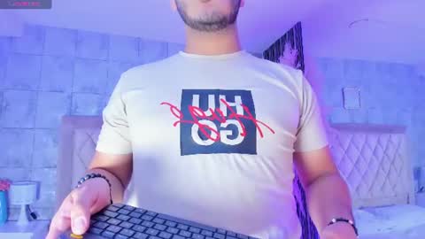 Snapshot of axel_grey_ chatting on June 21, 5:10 am axel_grey_ online show from June 21, 5:10 am