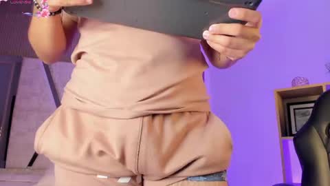 Snapshot of axel_grey_ chatting on July 4, 12:44 pm axel_grey_ online show from July 4, 12:44 pm