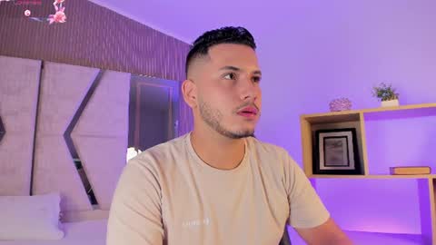 Snapshot of axel_grey_ chatting on July 6, 1:08 pm axel_grey_ online show from July 6, 1:08 pm