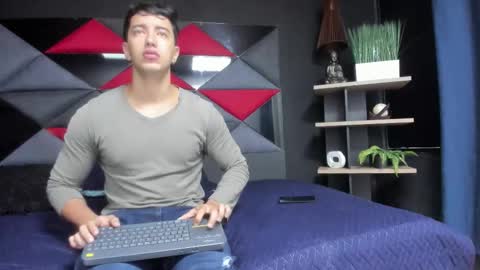 axel_hendrick online show from February 4, 11:38 am