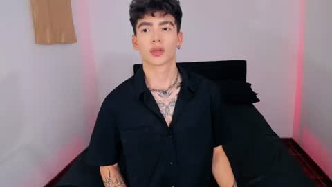 Snapshot of axel_inkshade chatting on July 27, 10:39 pm Axel online show from July 27, 10:39 pm